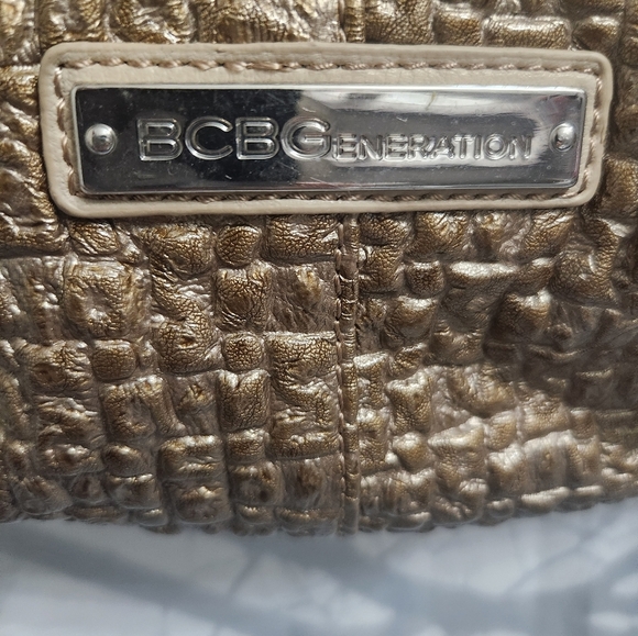 BCBG Generation Gold Textured Vegan Leather Women's Bag Hobo Y2K - Picture 2 of 16